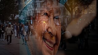 صورة تعكس وجه الملكة الراحلة