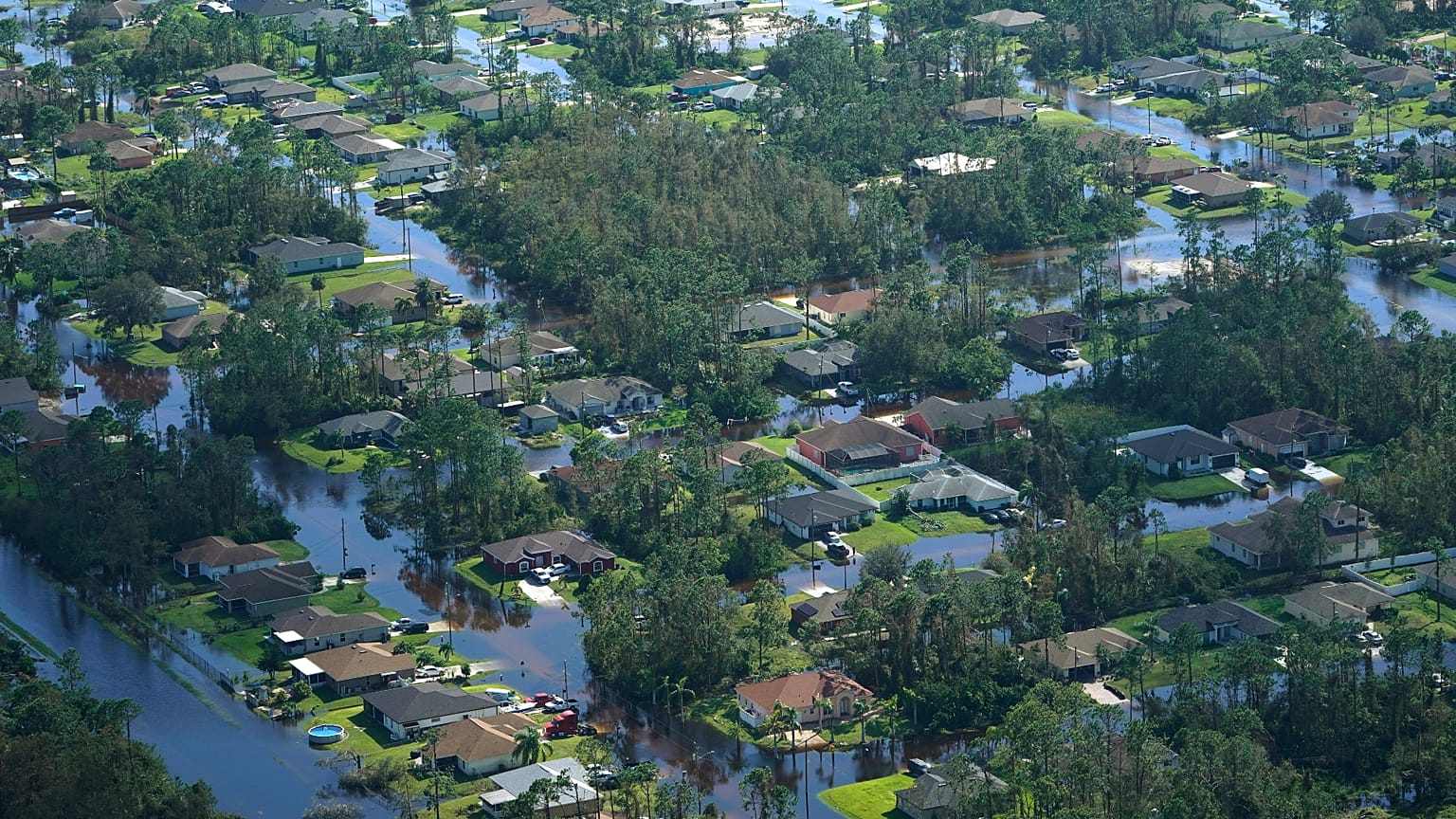 Des maisons sont entourées par les eaux de crue causées par l'ouragan Ian, jeudi 29 septembre 2022, à Fort Myers, Fla. 