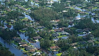 Des maisons sont entourées par les eaux de crue causées par l'ouragan Ian, jeudi 29 septembre 2022, à Fort Myers, Fla. 