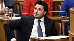 Dritan Abazovic miniszterelnök a podgoricai parlamentben
