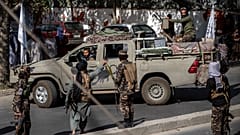 Archives : combattants talibans sur les lieux d'une explosion à Kaboul, le 23 février 2022 