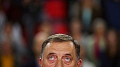 Das serbische Mitglied der bosnischen Präsidentschaft Milorad Dodik während einer Wahlkampfkundgebung in Istocno Sarajevo, Bosnien, Dienstag, 27. September 2022.