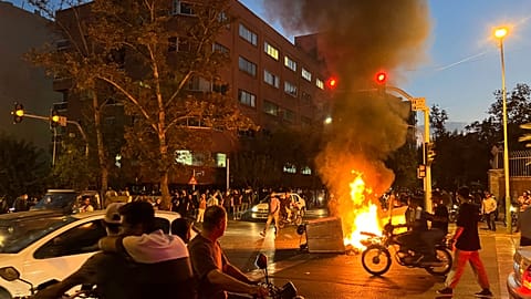 Cette photo datée du 19 septembre 2022 prise lors d'une manifestation contre la mort de Mahsa Amini a été obtenue par AP.