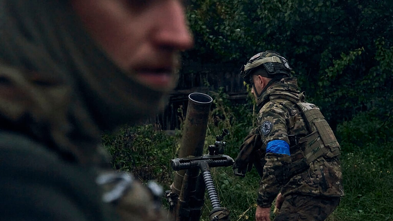 Des soldats ukrainiens dans la ville de Koupiansk, dans la région de Kharkiv, en Ukraine, vendredi 23 septembre 2022.