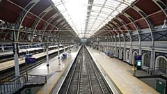 Des quais vides dans une gare de Londres (01/10/22)