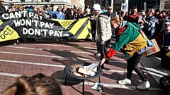 Un grupo de manifestantes este sábado en Birmingham (Reino Unido).