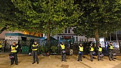 Menschen in London gehen gegen gestiegene Lebenshaltungskosten auf die Straße