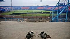 Im Kanjuruhan Stadium von Malang in Indonesien nach der Katastrophe