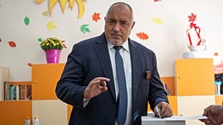 Лидер партии ГЕРБ Бойко Борисов голосует на внеочередных выборах