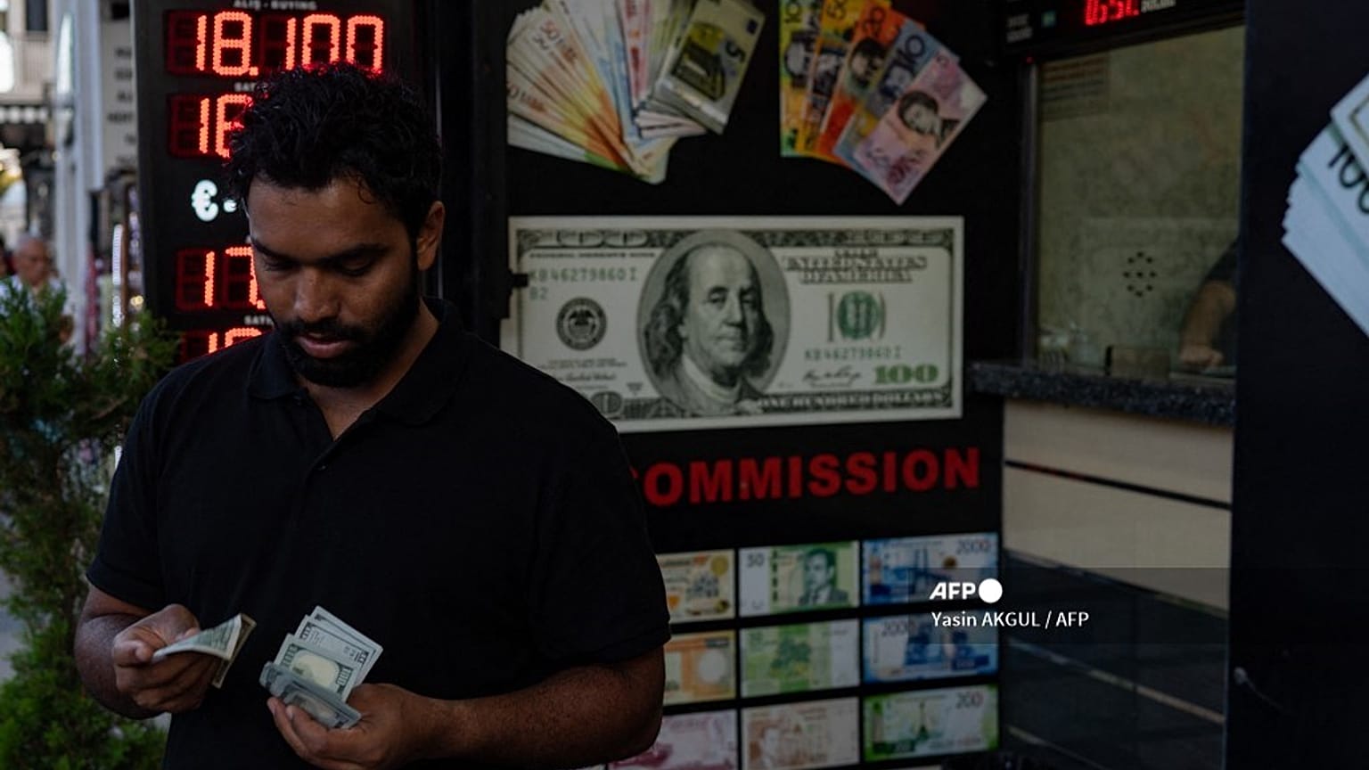 Istanbul: si ritirano i dollari per avere una moneta più forte in mano