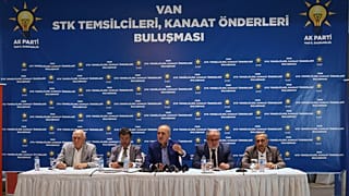 Numan Kurtulmuş Van gezisinde STK'larla bir araya geldi