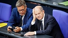 Wirtschaftsminister Habeck und Kanzler Scholz auf der Regierungsbank im Bundestag
