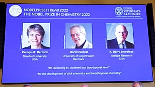 Amerikalı kimyagerler Carolyn R. Bertozzi ve K. Barry Sharpless ile Danimarkalı kimyager Morten Meldal 2022 Nobel Kİmya Ödülü'nü kazandı