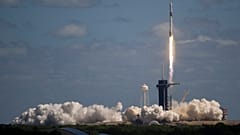 Crew-5 mürettebatını taşıyan Space X'e ait Falcon 9 roketi Florida'daki Kennedy Uzay Merkezi'nden fırlatıldı