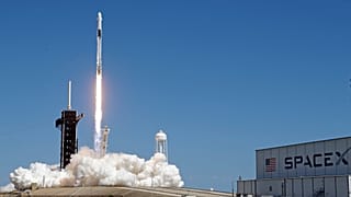 Space X leva cosmonauta russa Anna Kikina à Estação Espacial Internacional