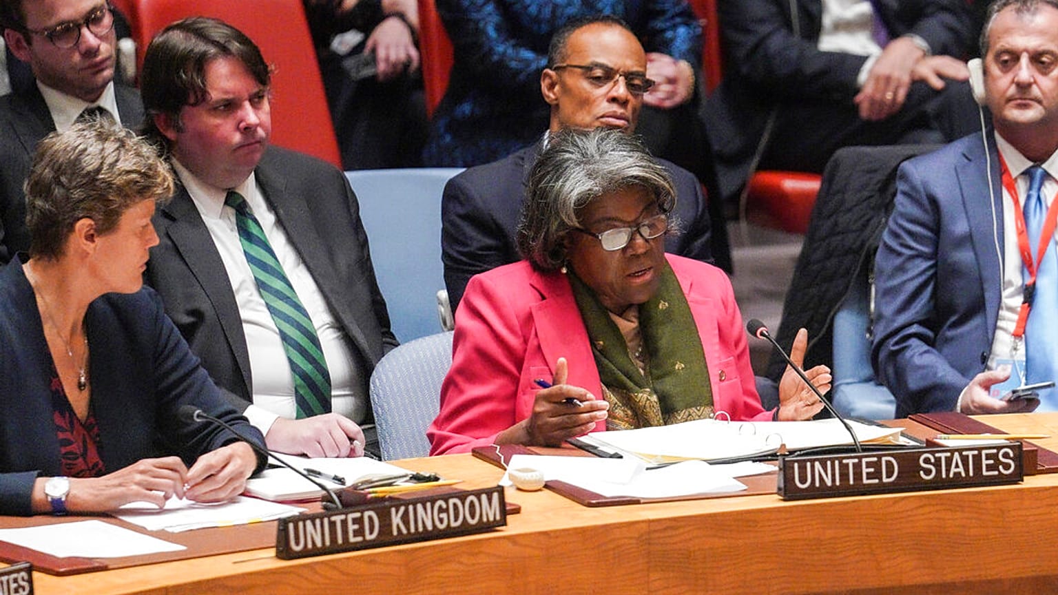 Linda Thomas-Greenfield, embajadora de EE. UU. ante la ONU, en la reunión de urgencia del Consejo de Seguridad.