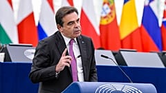  Margarítisz Szkínász bizottsági alelnök az EP-vitán 2022. október 5-én