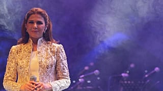 المغنية اللبنانية ماجدة الرومي تغني في ليلة افتتاح مهرجان بيت الدين في جبال الشوف اللبنانية، جنوب شرق بيروت، في 26 يونيو 2014