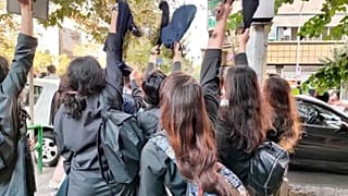 اعتراضات دختران و زنان، عکس: شبکه‌های اجتماعی