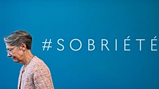 Le gouvernement français a lancé le 6 octobre 2022 un plan de sobriété élaboré avec les grands secteurs de l'économie et de la vie quotidienne pour passer l'hiver