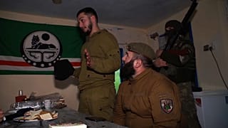 مقاتلون شيشانيون قرب خيرسون ، أوكرانيا