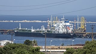 A LUkoil tulajdonában lévő szicíliai olajfinomítónál dokkoló hajó
