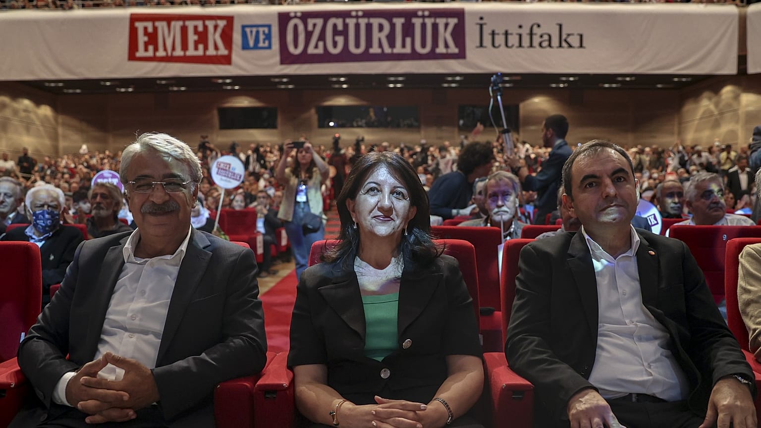 HDP, Cumhurbaşkanı adaylığı için bazı isimlerle görüşmelere başladı.
