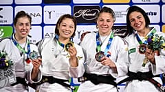 Die Medaillengewinnerinnen in der Gewichtsklasse bis 63 Kilogramm.