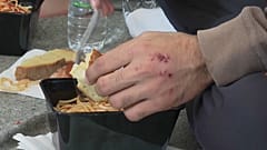 ΔΙΑΣΩΘΕΙΣ ΜΕΤΑΝΑΣΤΗΣ ΛΑΜΒΑΝΕΙ ΦΑΓΗΤΟ