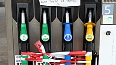 Nicht benutzbare Zapfsäulen an einer Tankstelle
