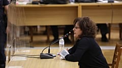 Η μητέρα του δολοφονημένου Παύλου Φύσσα, Μάγδα Φύσσα, καταθέτει ως μάρτυρας στη δίκη της εγκληματικής οργάνωσης Χρυσής Αυγής σε δεύτερο βαθμό στο Πενταμελές Εφετείο 