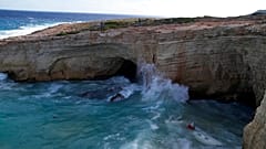 Το διαλυμένο ιστιοφόρο των μεταναστών στα Κύθηρα