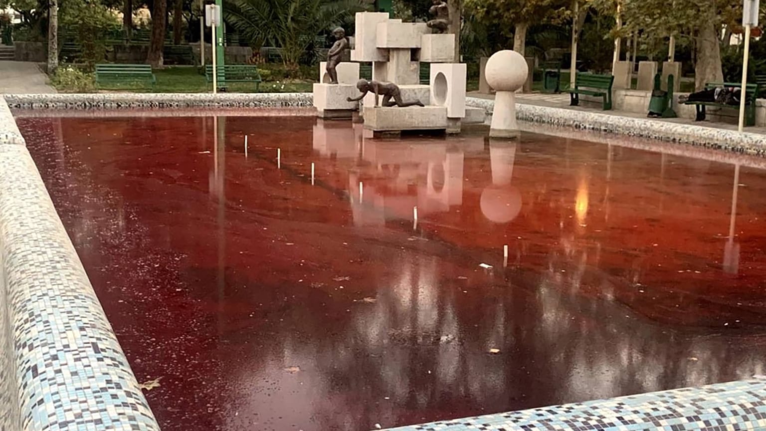 إيران