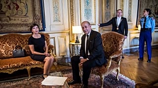  Fransa Dışişleri Bakanı Catherine Colonna (solda) Fransa eski Dışişleri Bakanı Le Drian