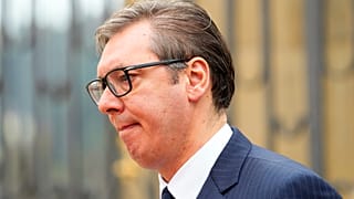 El presidente de Serbia, Aleksandar Vucic, llega a una reunión de la Comunidad Política Europea en el Castillo de Praga en Praga, República Checa, jueves 6 de octubre de 2022.