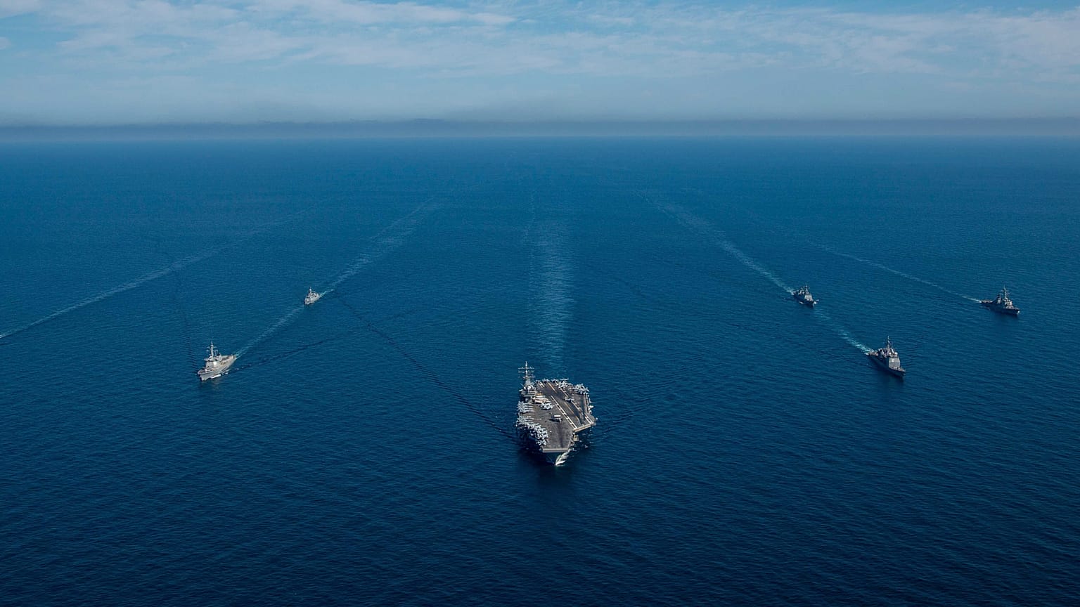 Το αμερικανικό αεροπλανοφόρο USS Ronald Reagan στον Ειρηνικό