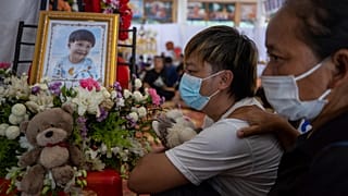 Семьи погибших детей в храме Рат Самаки города Утхай Саван, 9 октября 2022 г.