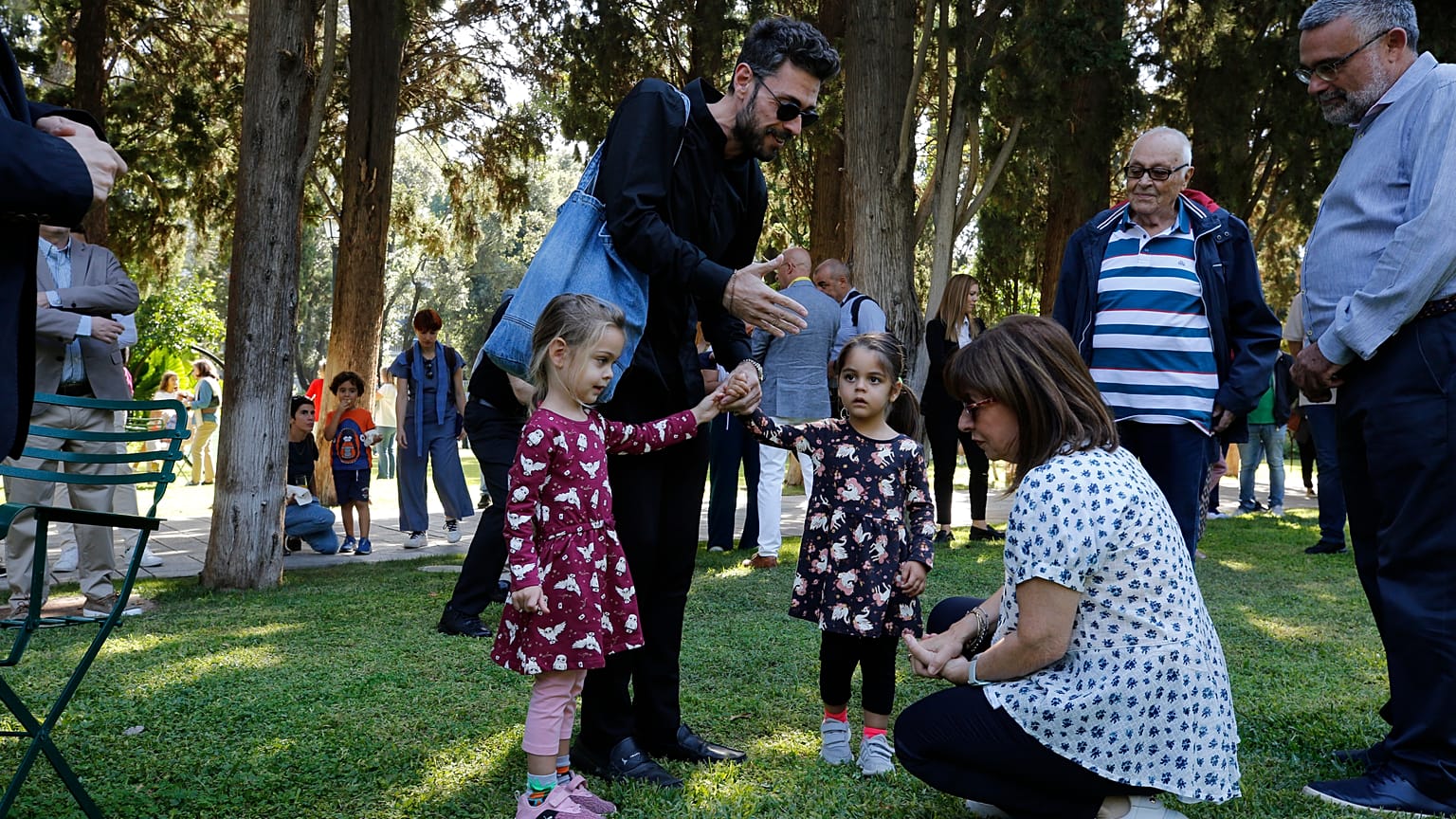 Άνοιξαν πάλι οι κήποι του προεδρικού μεγάρου