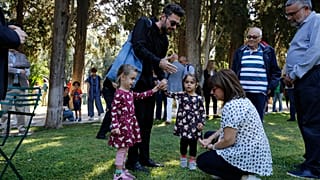 Άνοιξαν πάλι οι κήποι του προεδρικού μεγάρου