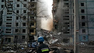 В одной из высоток полностью уничтожен целый подъезд