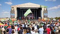 El líder del partido español Vox, Santiago Abascal, se dirige a sus seguidores durante un mitin en Madrid, España, el domingo 9 de octubre de 2022.