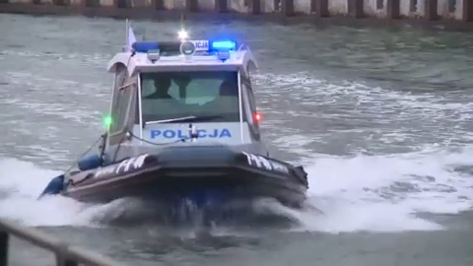 A lengyel vízi rendészet hajója