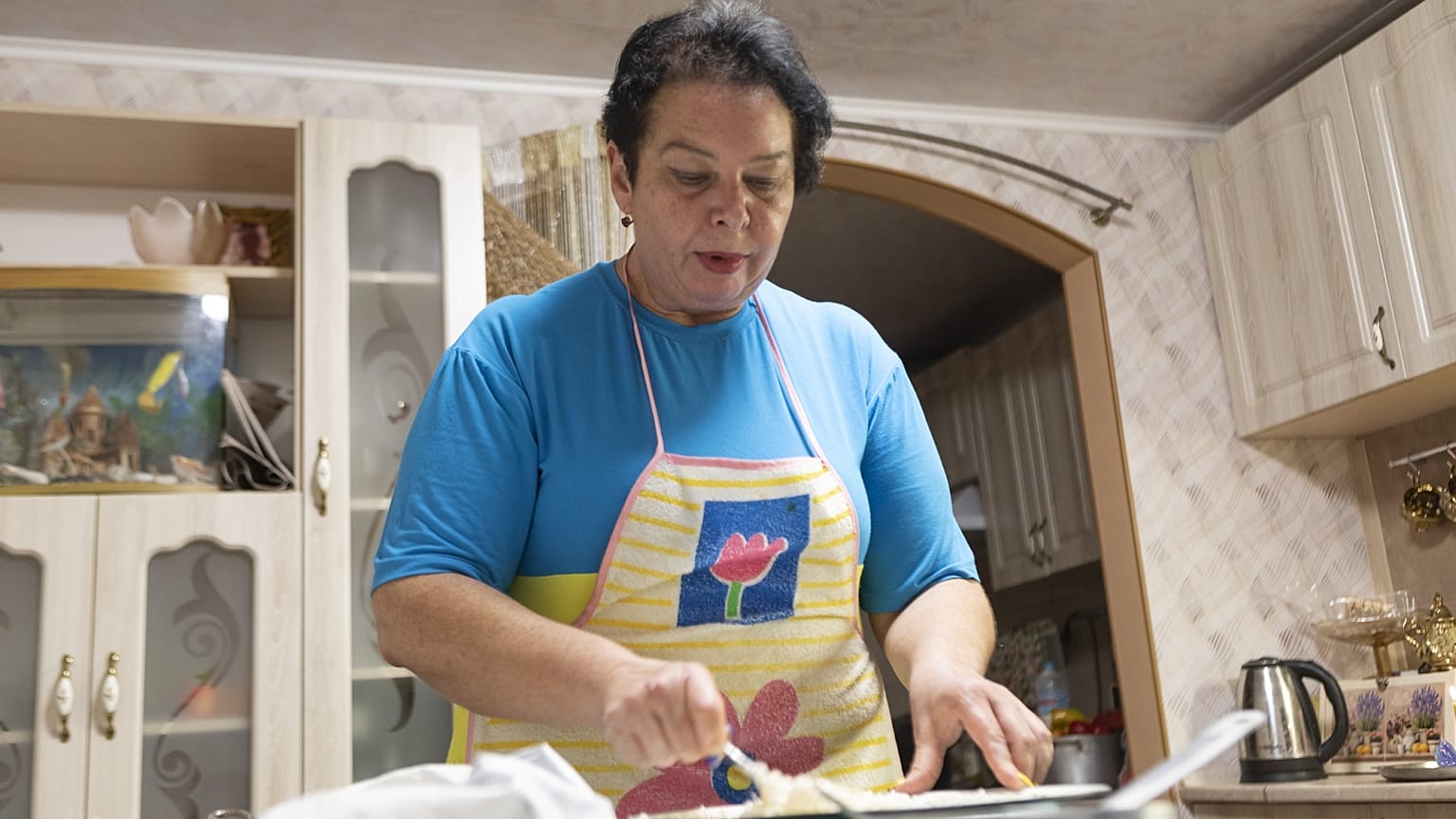 Natalia prepara comida para tropas ucranianas