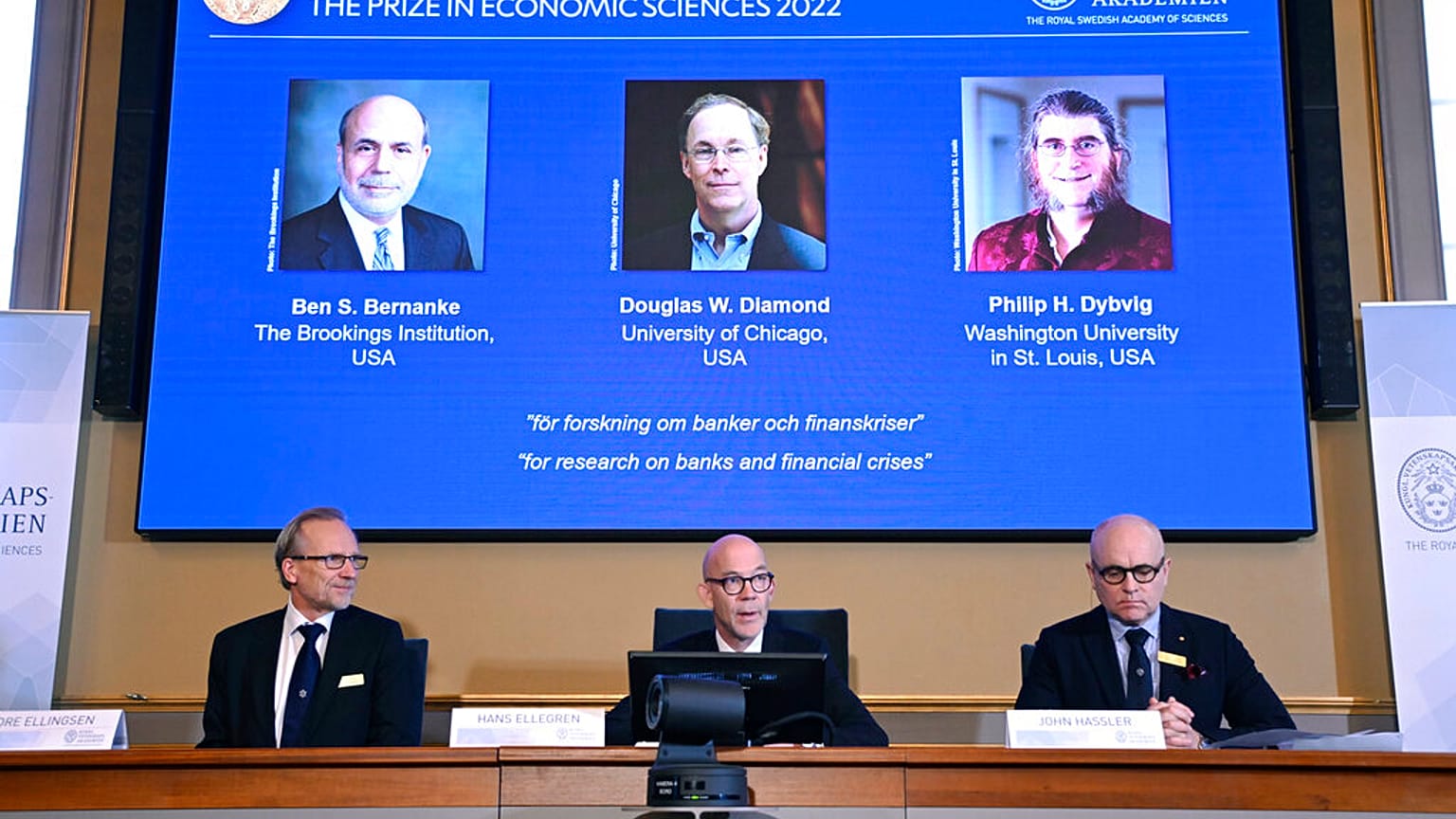 A közgazdasági Nobel-díj díjazottjainak bejelentése 2022-ben.
