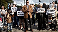 a large group of immigrants living in Denmark welcome migrants at Rodby September 8, 2015