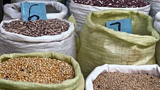 Productos expuestos en un mercado de Georgia