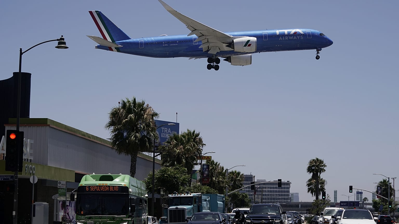 Fotónk illusztráció: leszállás a Los Angeles-i repülőtér közelében
