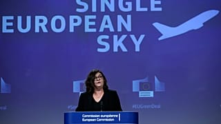 Η επίτροπος μεταφορών της ΕΕ