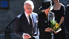 III. Károly brit király és felesége, Kamilla királyné távozik az édesanyja, II. Erzsébet királynő tiszteletére tartott istentiszteletről