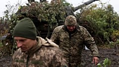 Des membres de l'artillerie ukrainienne dans la région de Donetsk, le 11 octobre 2022.